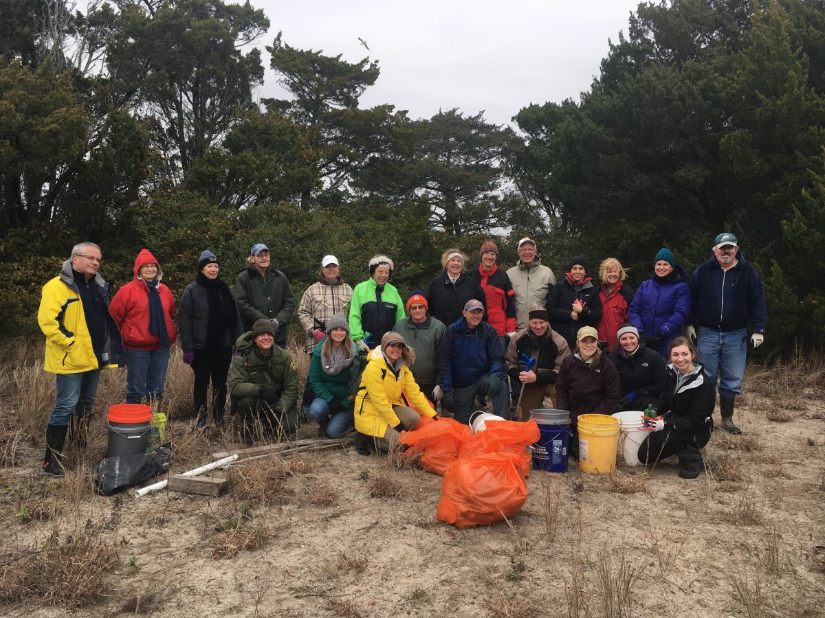 Fort Macon Cleanup volunteers 2018